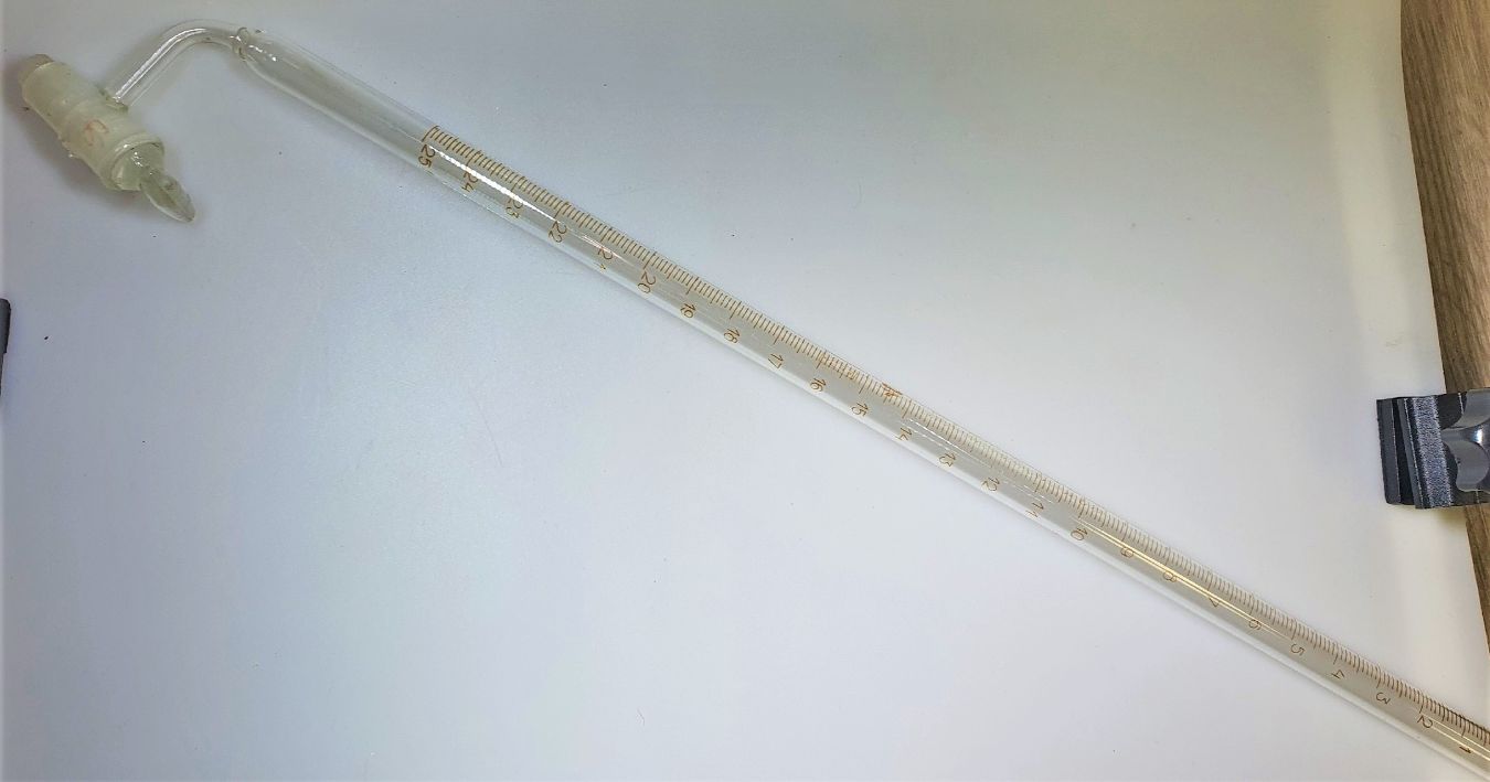 Лабораторная бюретка для анализа плотности газа или жидкости 